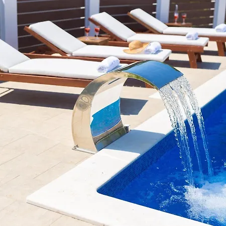 Tranquil Getaway With Pool *