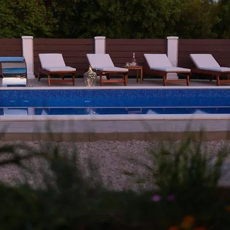 Tranquil Getaway With Pool