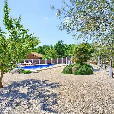 Tranquil Getaway With Pool Villa *