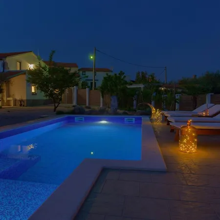 Tranquil Getaway With Pool