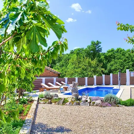 Tranquil Getaway With Pool Villa