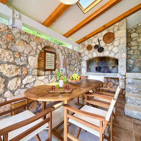 Tranquil Getaway With Pool Polje (Krk)
