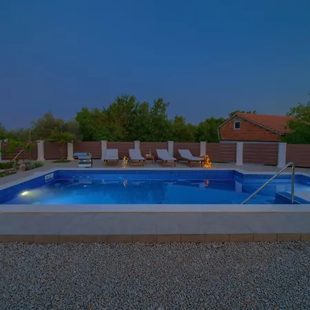 Tranquil Getaway With Pool Willa Polje (Krk)