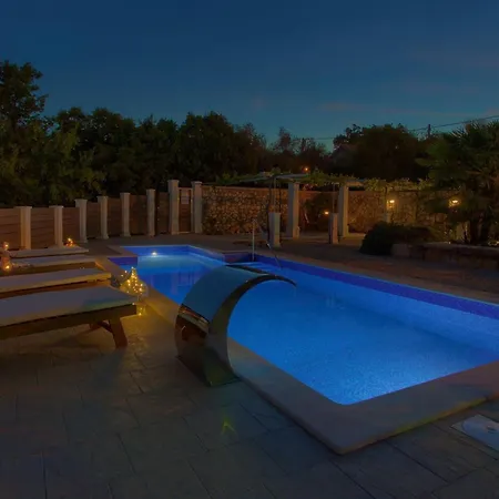 Tranquil Getaway With Pool Polje (Krk)