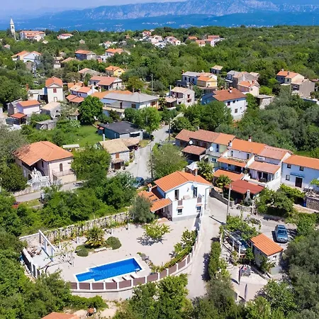 Tranquil Getaway With Pool * Polje (Krk)