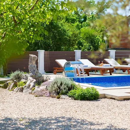 Tranquil Getaway With Pool * Polje (Krk)