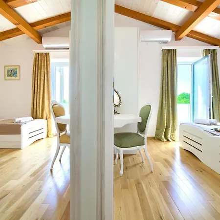 Tranquil Getaway With Pool Villa *