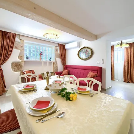 Tranquil Getaway With Pool Βίλα Polje (Krk)