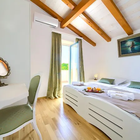 Tranquil Getaway With Pool * Polje (Krk)