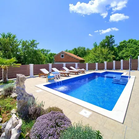 Tranquil Getaway With Pool